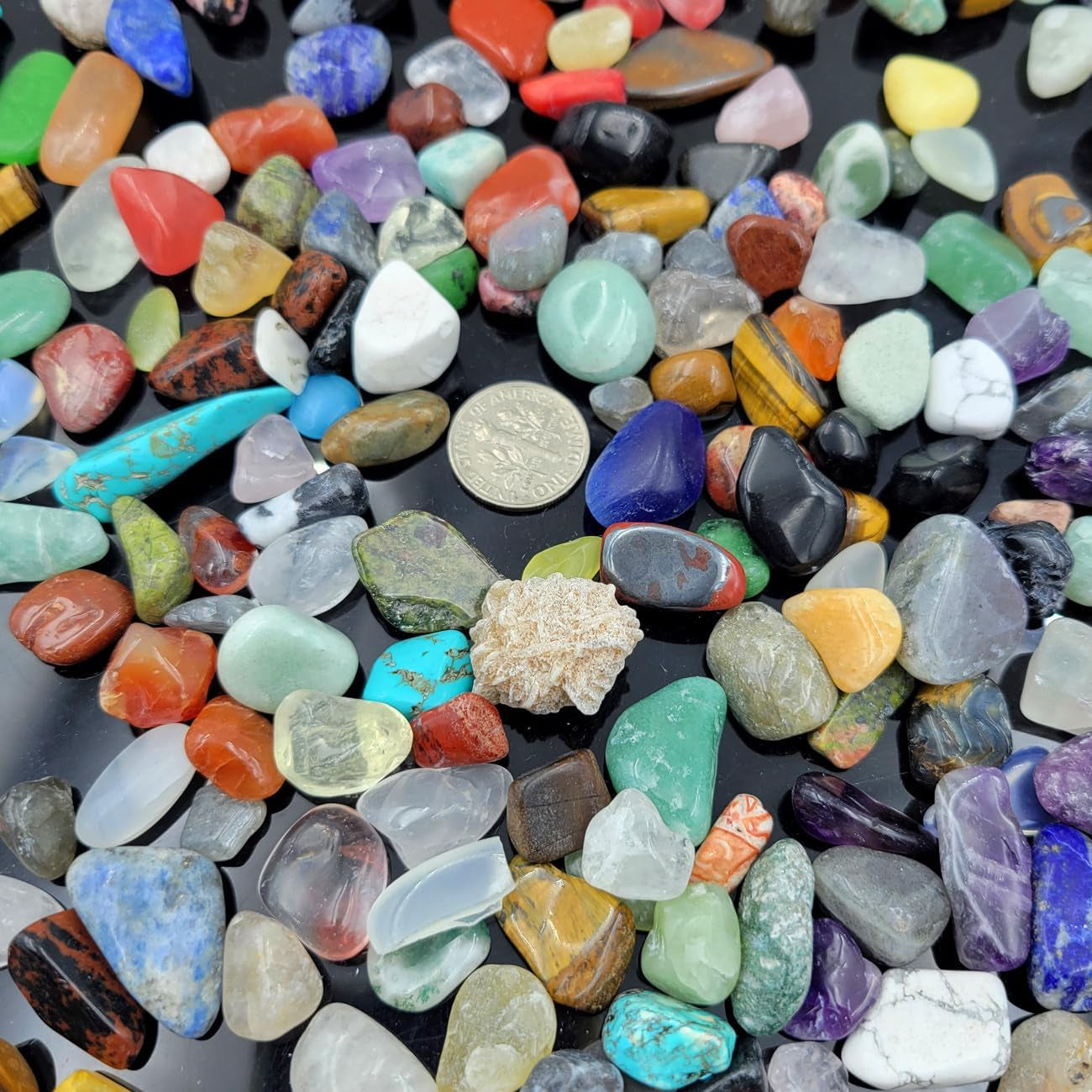 800Pcs+ (3Lb) Gemstones and Crystals Set,30Kinds+ Bulk Rocks and Minerals Science Kit,Rocks Collections for Kids,Tumbled Chips Crystals,Crushed Stones
